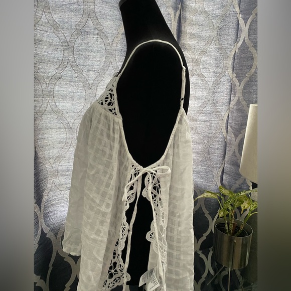 American eagle, tank tops , beige and white available.  100% cotton - Picture 5 of 6